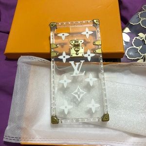 Clear iPhone trunk case